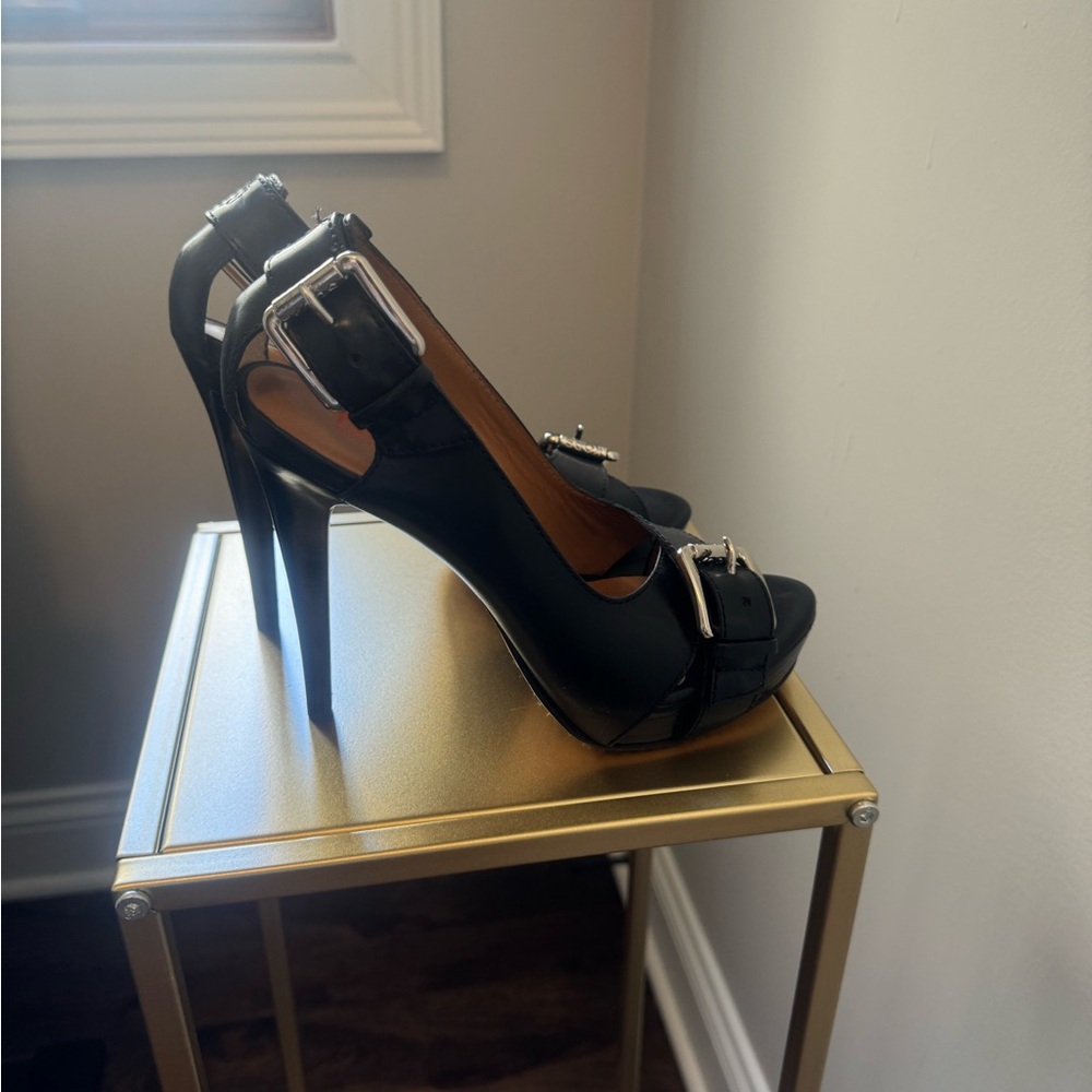 KORS Micheal Kors Portland black stiletto heels. Size 7.5 M. New never worn. - Picture 2 of 4
